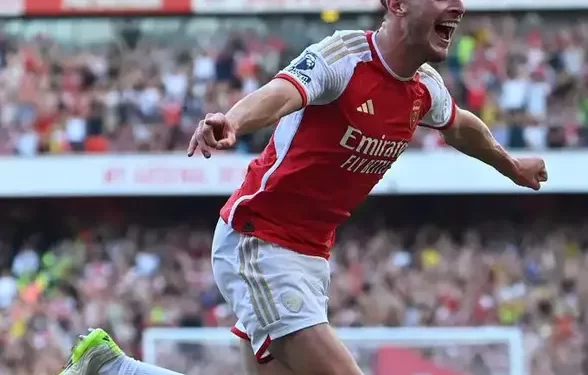 Arsenal snatches three points at stoppage time