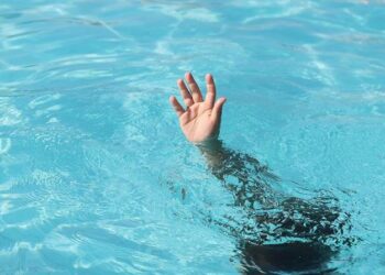 20-year-old man d1es after jumped into a swimming pool