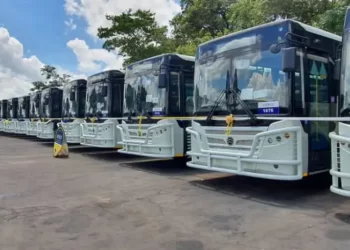 Tracking and limiting devices on buses underway-Transport operators