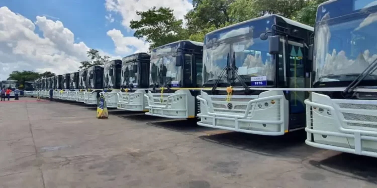 Tracking and limiting devices on buses underway-Transport operators