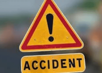 3 d3ad, 23 injured in head on collision