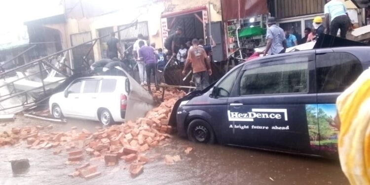 Four people feared de@d after part of a building collapsed in Harare CBD this afternoon