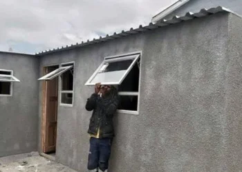 SA woman scammed R25 000
