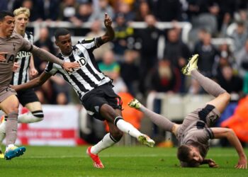 Newcastle thrashes Tottenham four to nill