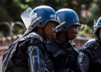 Police warns trade unions against toyi toying