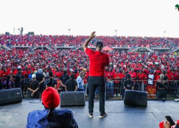 South Africa’s political parties battle for change