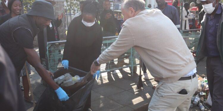 David Coltart joins Byo cleaning campaign