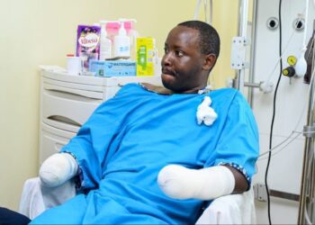 Officer loses forearms while throwing te@r gas canister at peaceful pr0test