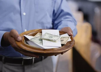 Secretary ste@ls US$25 000 church offering