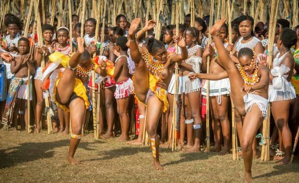 Get to know Umhlanga Reed Dance where 1000s v!rg!ns march bare-br3asted – pictures