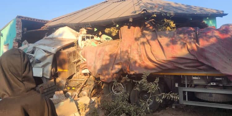 Photos: Mozambican truck slams into house near Mutare roundabout