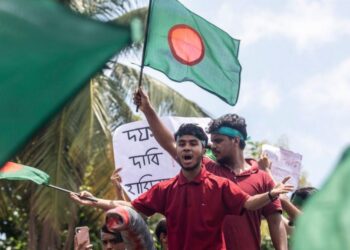 Bangladesh shuts down internet as protesters resume march against PM
