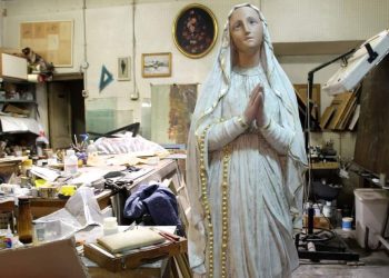 Thiev3s ste@l virgin Mary statue