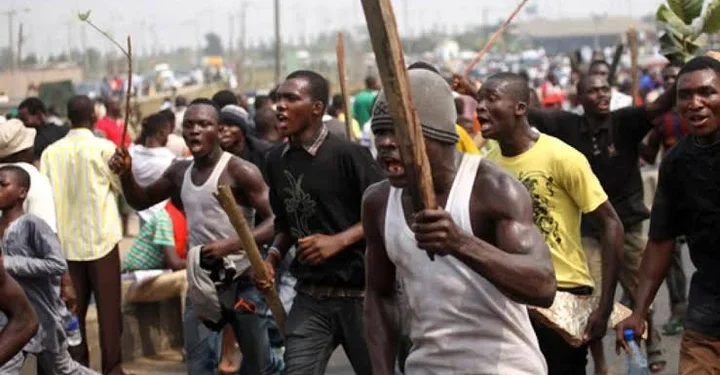 Military Takes Over In Mozambique As Protest Turn Bl0⁰dy Leaving Zimbabwean Reacting