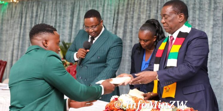 Mnangagwa awards Sables team US$6,500 cash prize