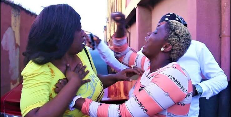 “Stop sleeping with my husband or else I will make you regret” Married woman warns Slay Queen