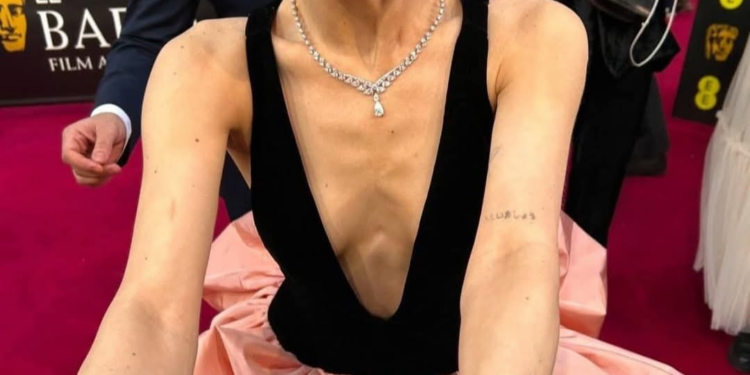 Singer Ariana Grande’s weight loss sh0cks fans